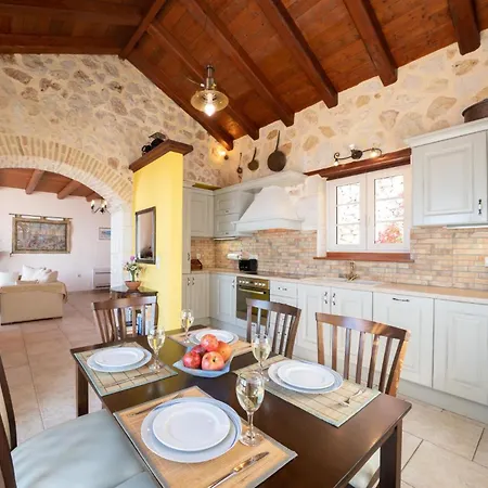 Villa Kamini By Vintage Travel Defaranata